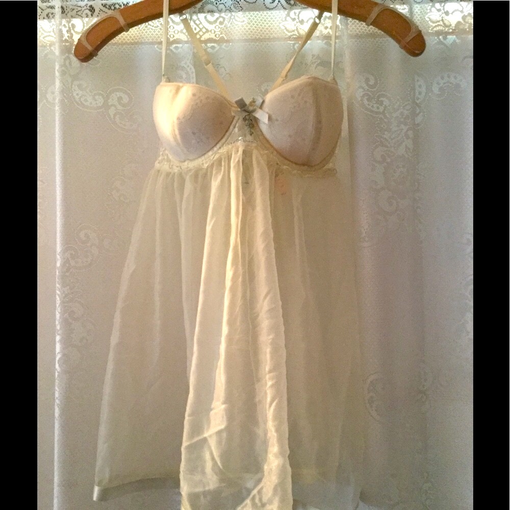 Victoria's Secret pretty little things! 34B bride!